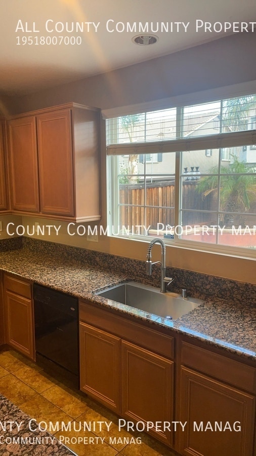 Building Photo - 40298 Hannah Way