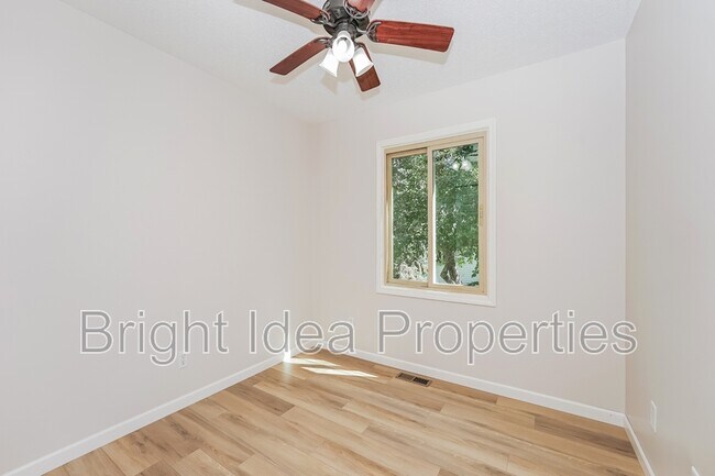 Building Photo - 373 Elan Ct