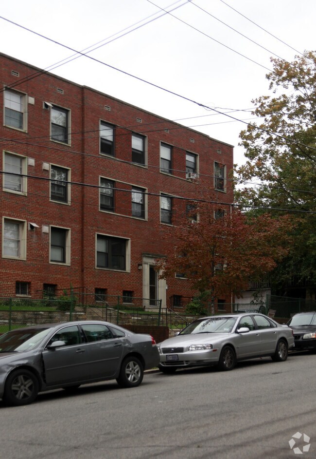 Building Photo - 724 Madison St NW