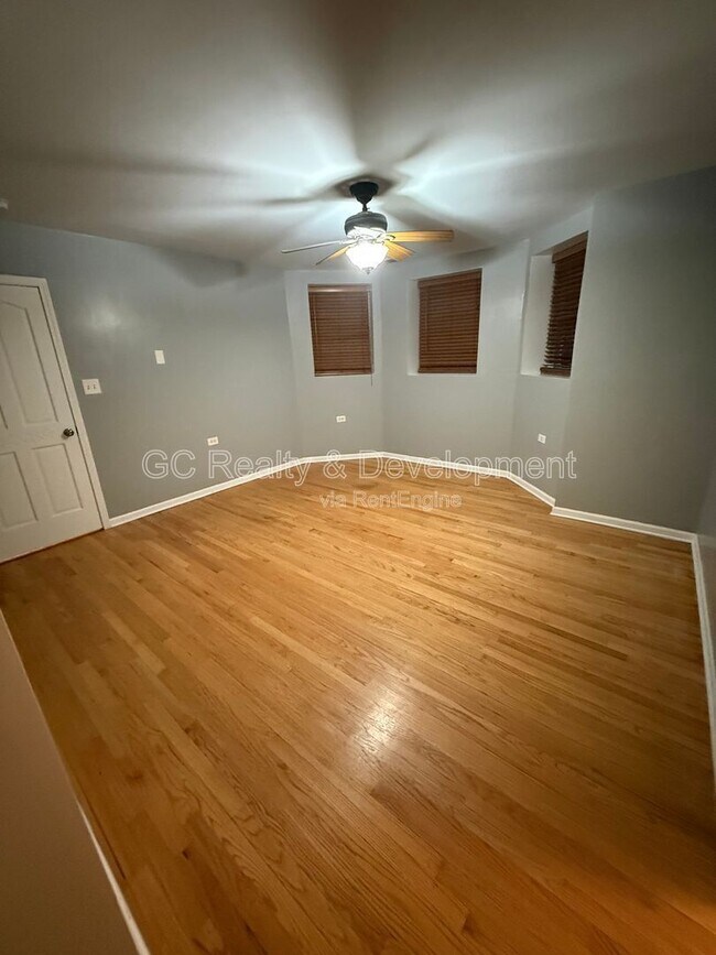 Building Photo - 3266 W Wrightwood Ave