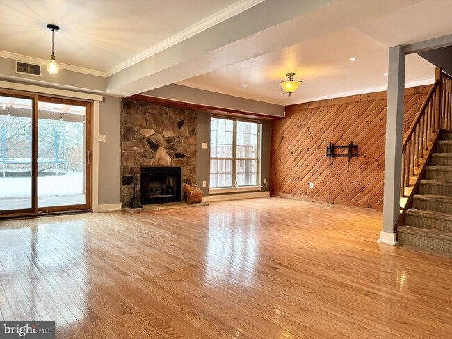 Building Photo - 101 Sarahs Ln