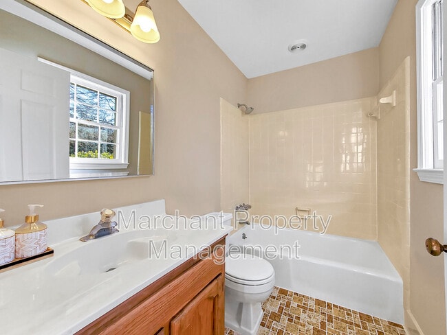 Building Photo - 100 Pine Wood Dr