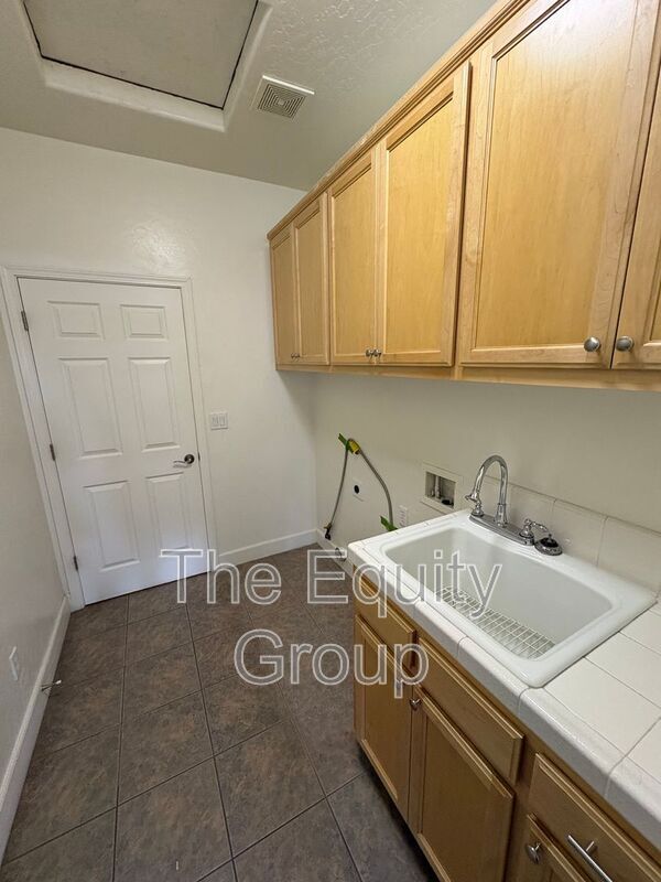 Building Photo - 144 E Reese Ave