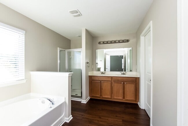 Building Photo - 5013 Broad Leaf Ct