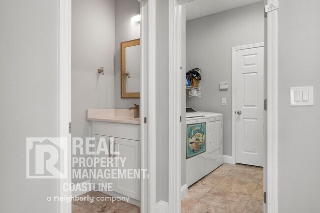 Building Photo - Discover North Port Luxury! 4BD 3.5BA - AVAILABLE NOW!