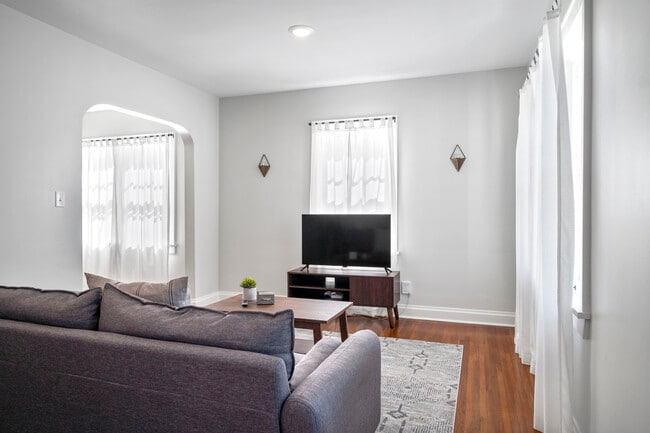 Building Photo - 1223 E Oakland Ave