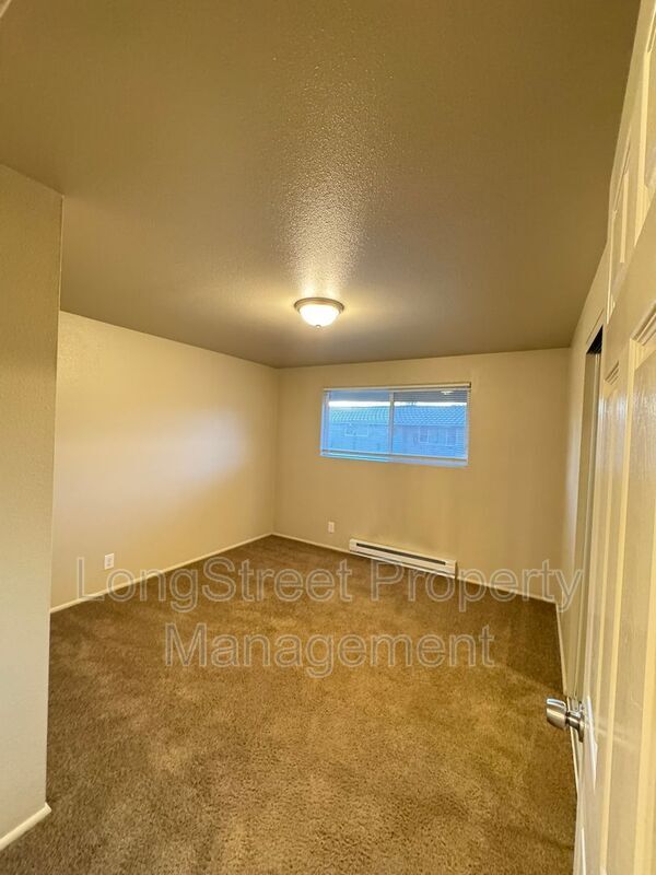 Building Photo - 970 NW Garfield Ave