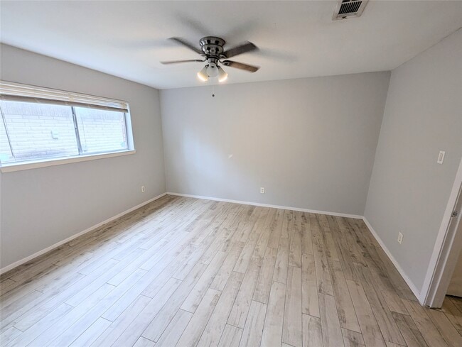 Building Photo - 15267 Morning Dove Dr