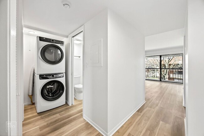 Building Photo - 210 Fountainview Ln