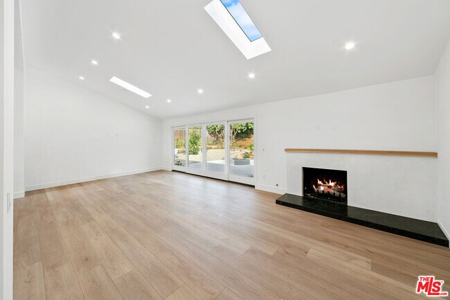 Building Photo - 6174 Paseo Cyn Dr