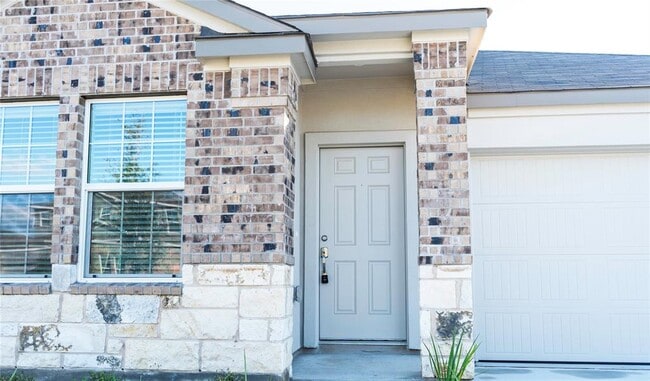 Building Photo - 603 Waterway Ave