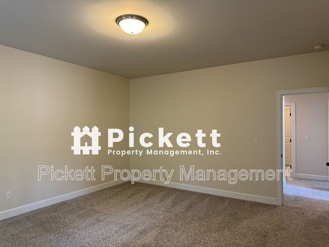 Building Photo - 1627 Lucero Pl E