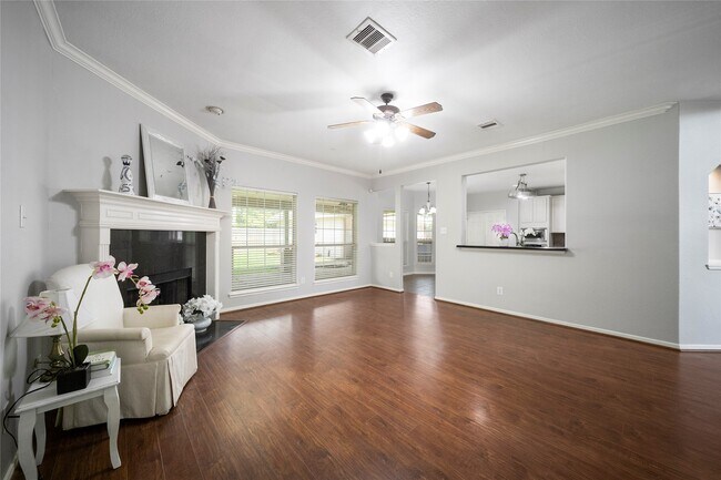 Building Photo - 312 Falcon Lake Dr