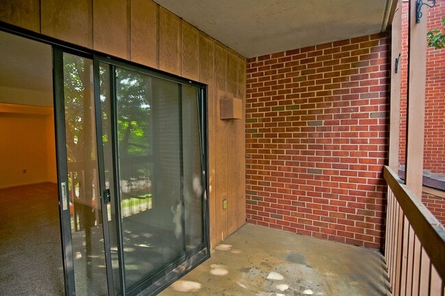 Building Photo - 134 Turtle Creek Rd #6