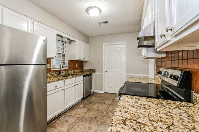 Building Photo - 4030 Birch Glen Dr