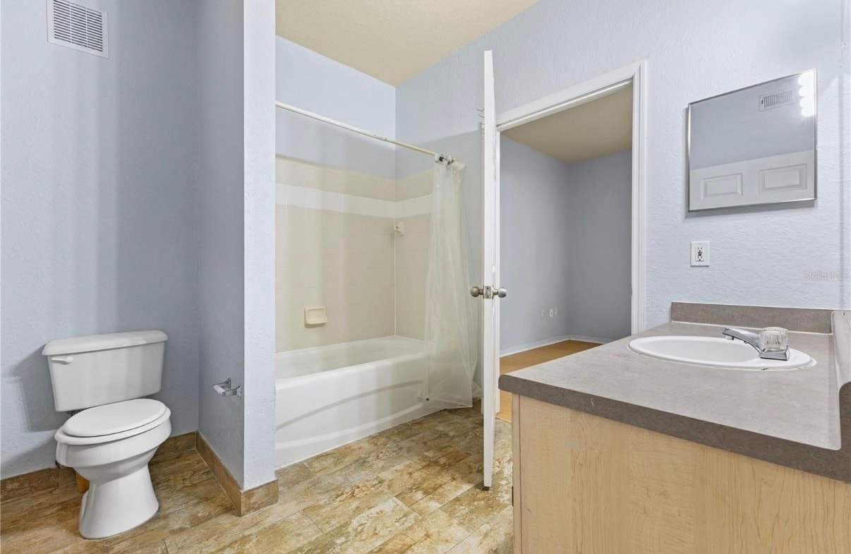 Building Photo - 6017 Westgate Dr