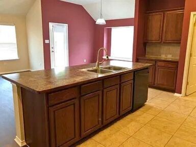 Building Photo - 400 Angler Dr
