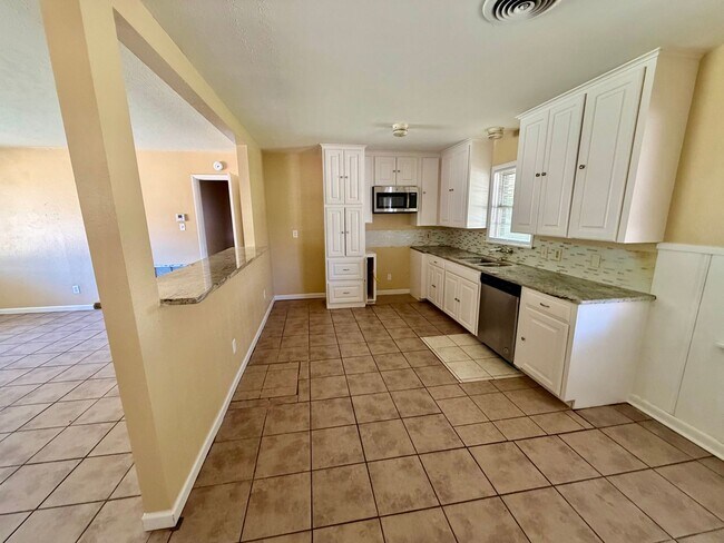 Building Photo - Move-In Ready in Shreveport - Anderson Island Subdivision - 3 br 1.5 ba home for lease