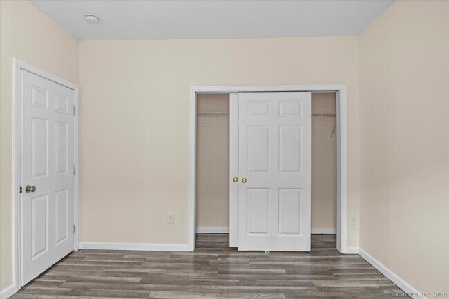 Building Photo - 204 Magnolia St