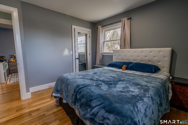 Building Photo - 24 Park Ln W