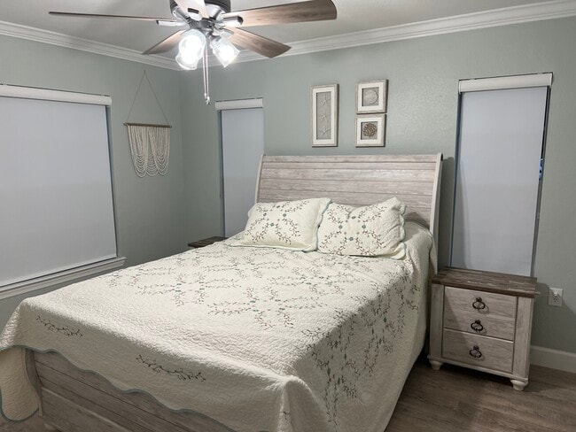 Building Photo - 8821 Manor Loop