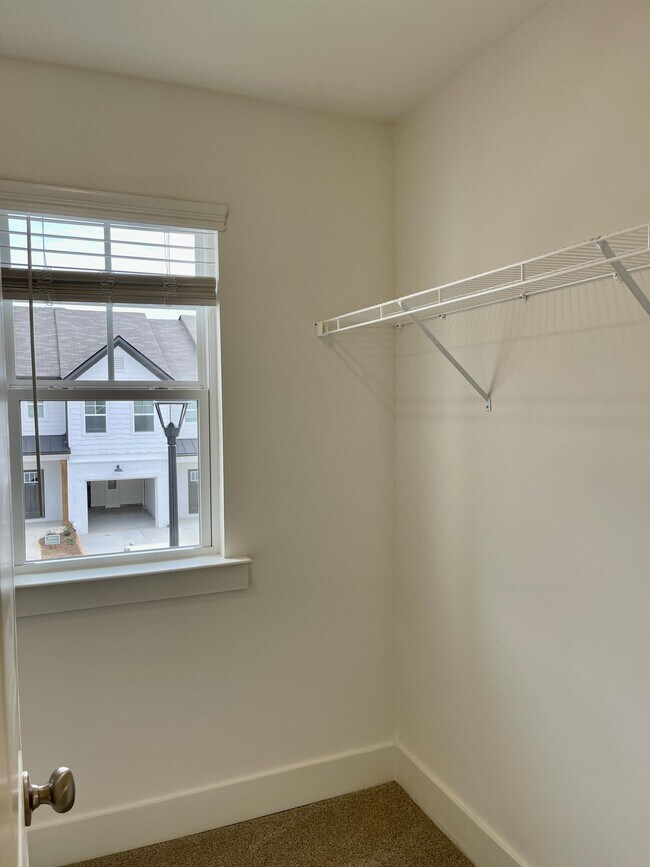 Building Photo - 123 Auburn Run Ln
