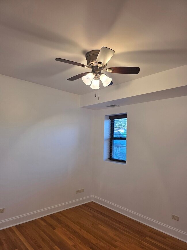 Building Photo - 2544 W Hollywood Ave