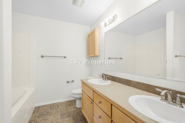 Building Photo - Enticing 3 Bed 1.5 Bath home in NE Salem!