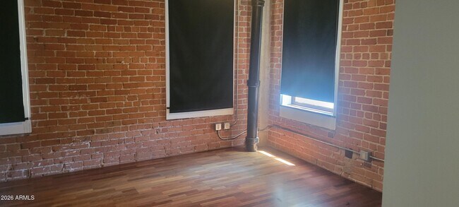 Building Photo - 114 W Adams St