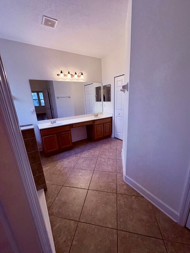 Building Photo - Fleming Island Plantation