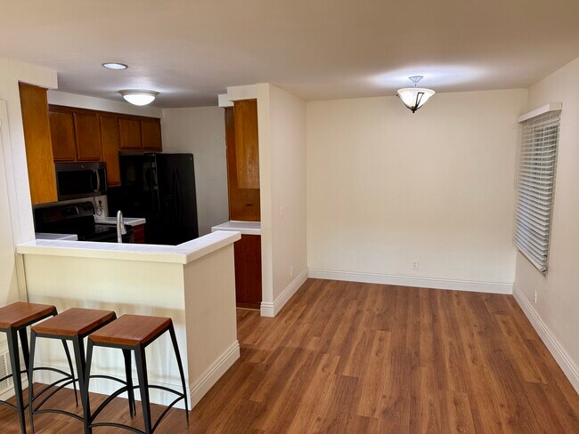 Building Photo - 3855 Thorncroft Ln