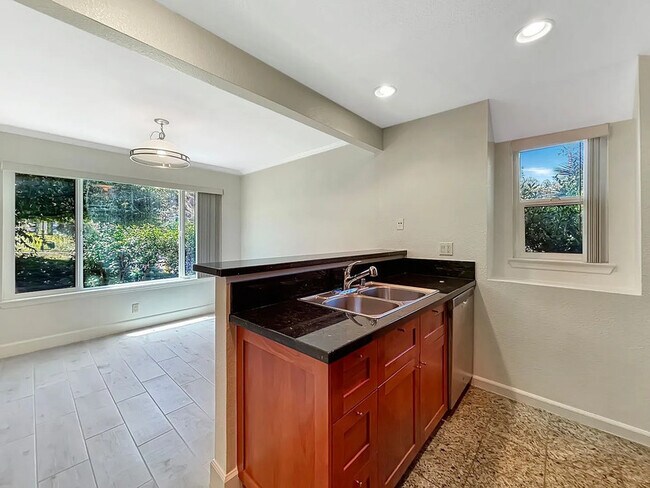 Building Photo - 8503 Villa La Jolla Dr