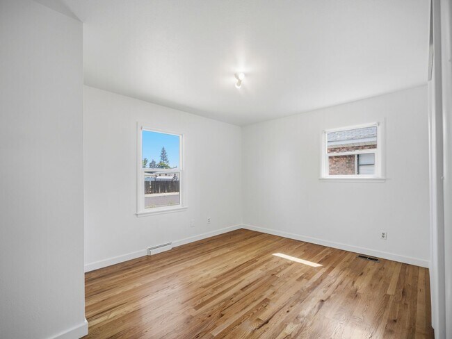 Building Photo - Charming Northwest Spokane Home | Minutes from Audubon Park & Downriver Golf Course