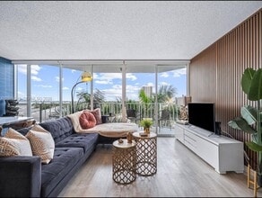 Building Photo - 7601 E Treasure Dr