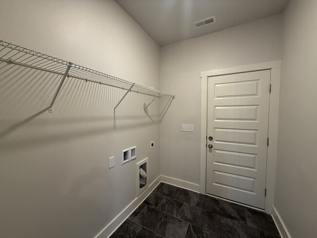Building Photo - 22 Desert Oak Ct SW