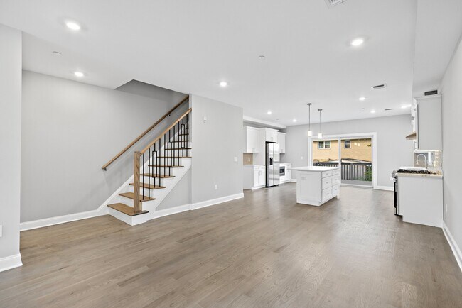 Building Photo - 57 Lincoln Ave