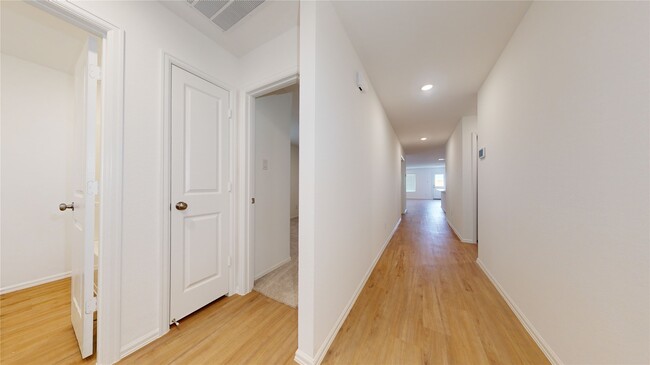 Building Photo - 27014 Breakaway Ln