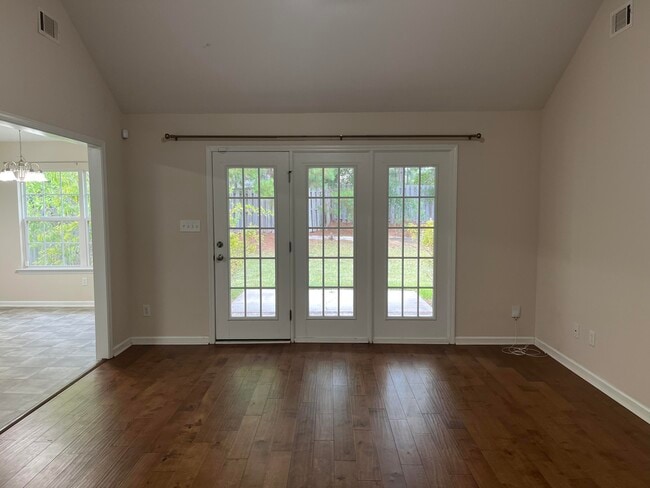Building Photo - 707 Keyes Dr
