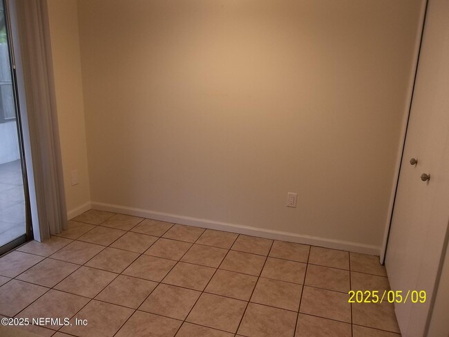 Building Photo - 255 Leatherleaf Dr