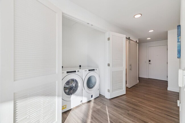 Building Photo - 222 E Jefferson St