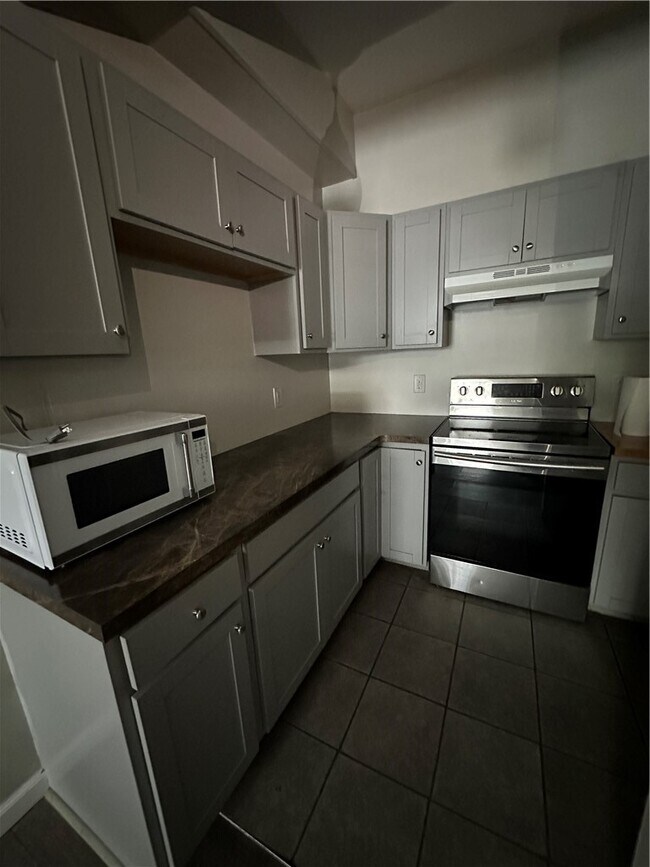 Building Photo - 1045 S Clinton Ave