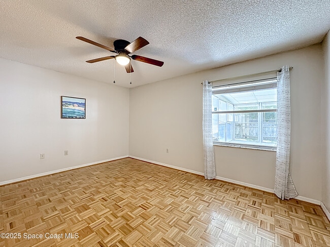 Building Photo - 3033 Dunhill Dr