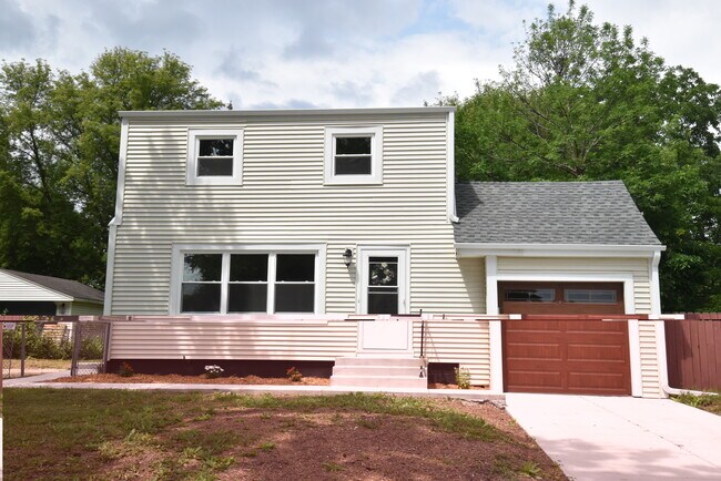 Building Photo - 3555 S 87th St