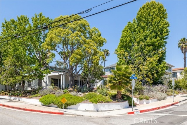 Building Photo - 1701 Pier Ave