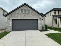 Building Photo - 3904 Kenwood Dr