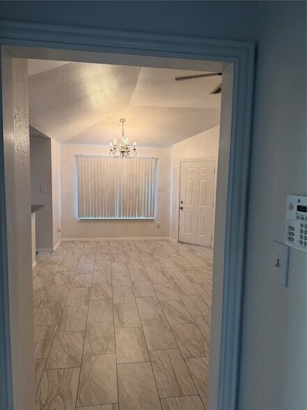 Building Photo - 609 Kings Way Dr