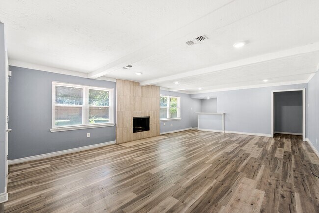 Building Photo - 1103 Manatee Ln