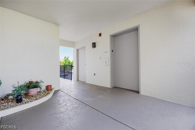 Building Photo - 16200 Bay Pointe Blvd