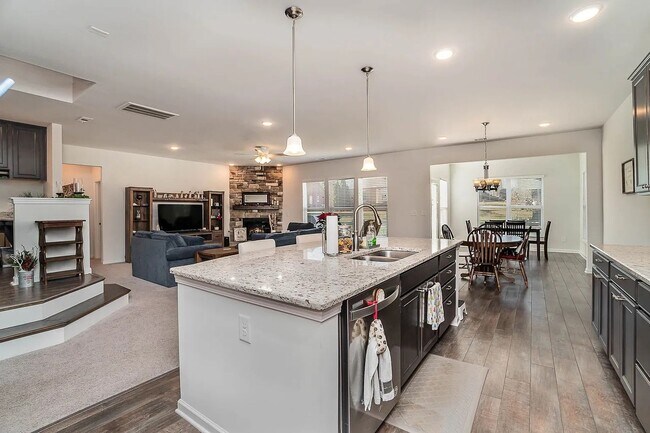 Building Photo - Beautiful 5-Bedroom Home in Brixworth Neig...