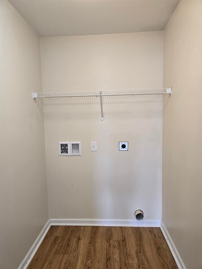 Building Photo - 1328 Valor Rd